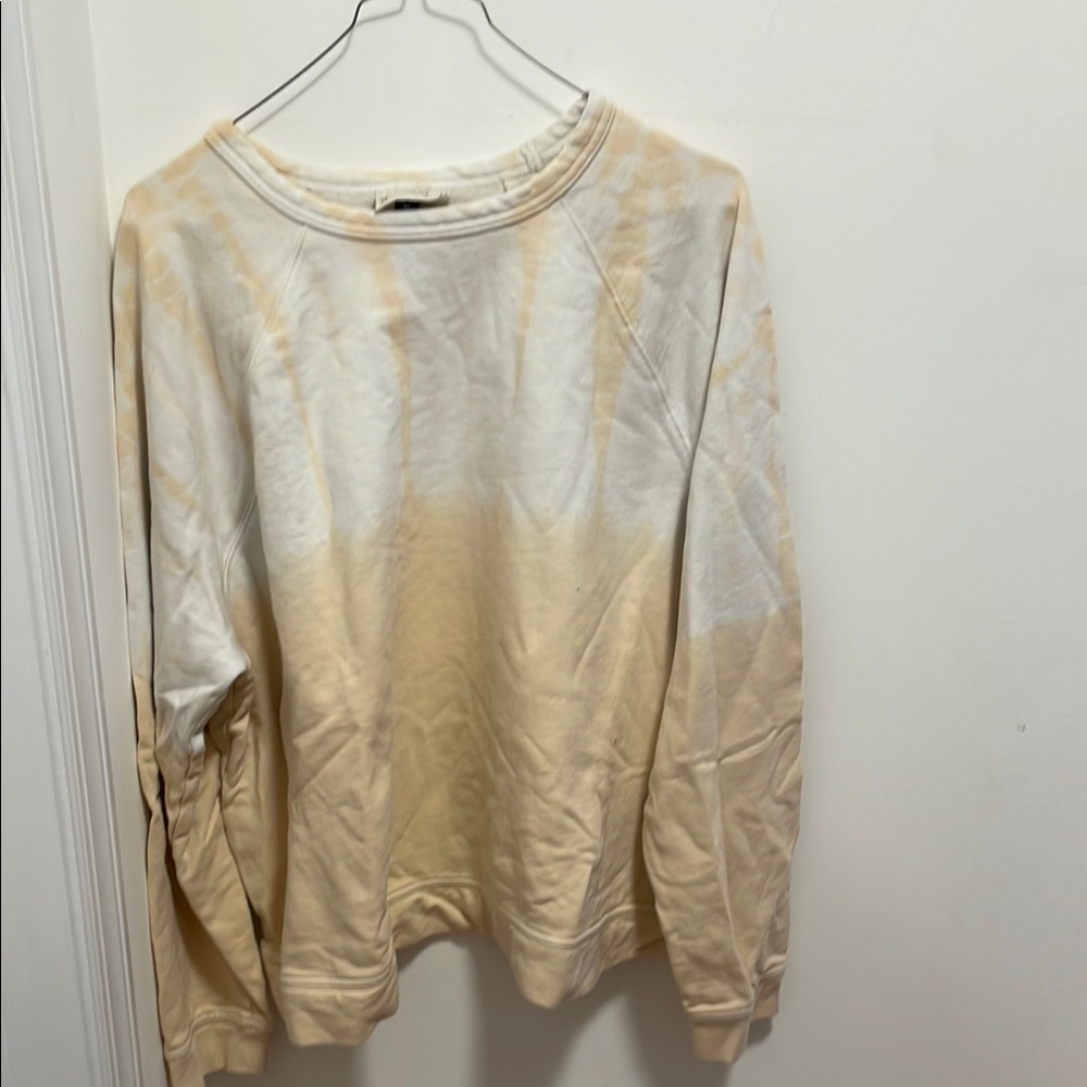 Universal Thread Crewneck Sweater in Cream and White